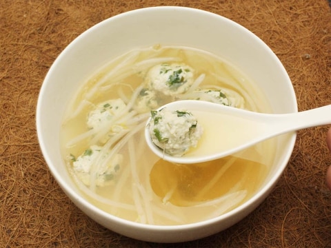 サッパリ爽やか!「エスニック鶏団子スープ」